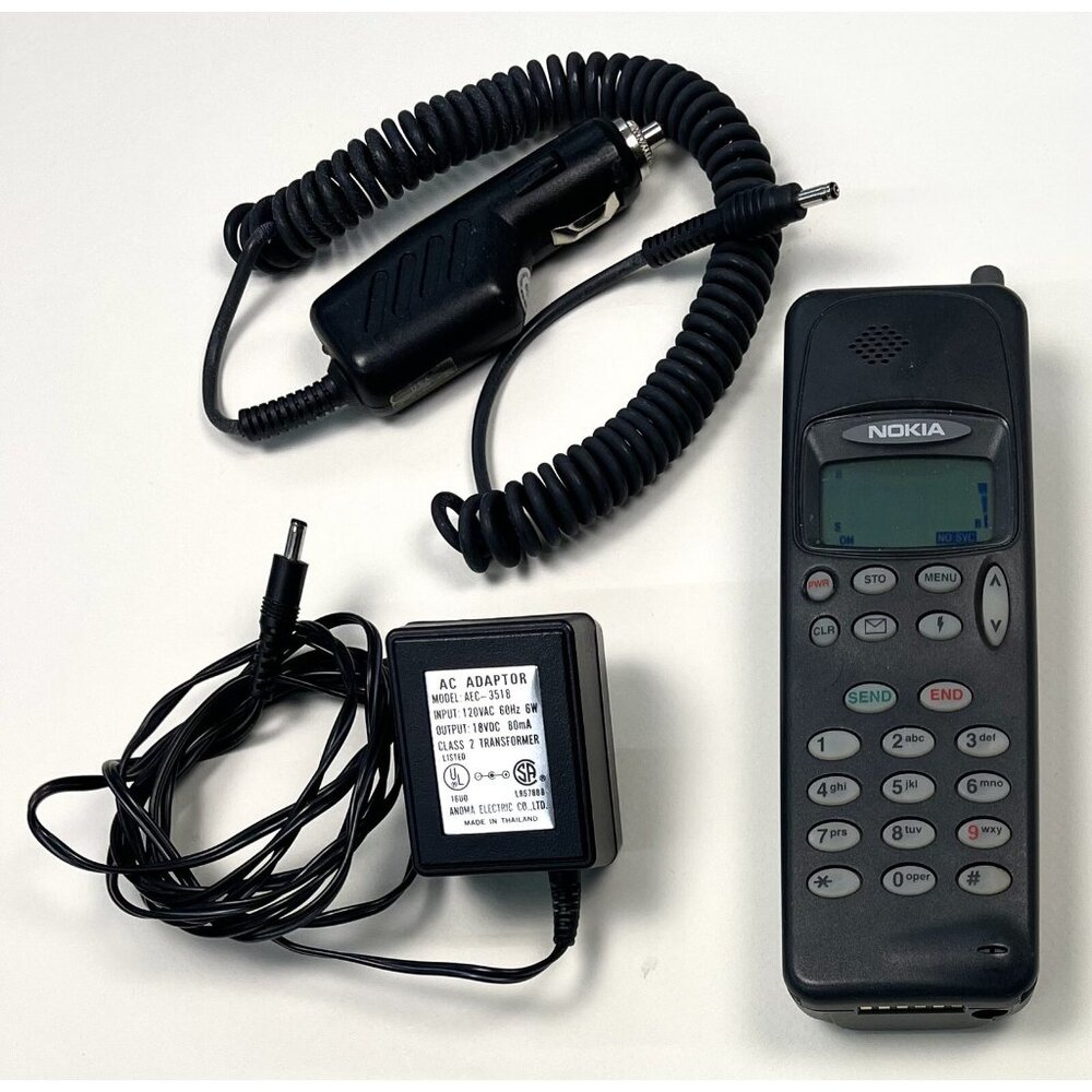 VTG NOKIA Brick Style Mobile CELL PHONE Model 100 w/ AC Power Cord & Car Charger